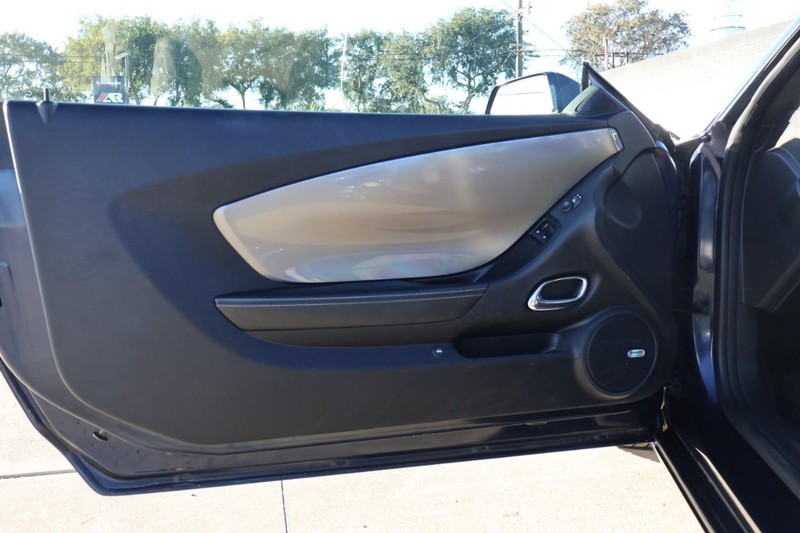 Chevrolet Camaro Vehicle Full-screen Gallery Image 15