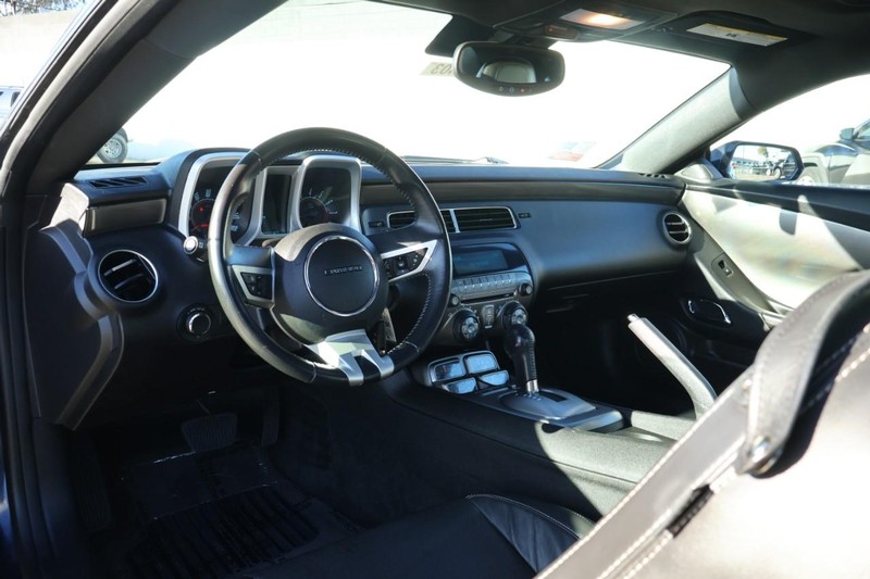 Chevrolet Camaro Vehicle Full-screen Gallery Image 16