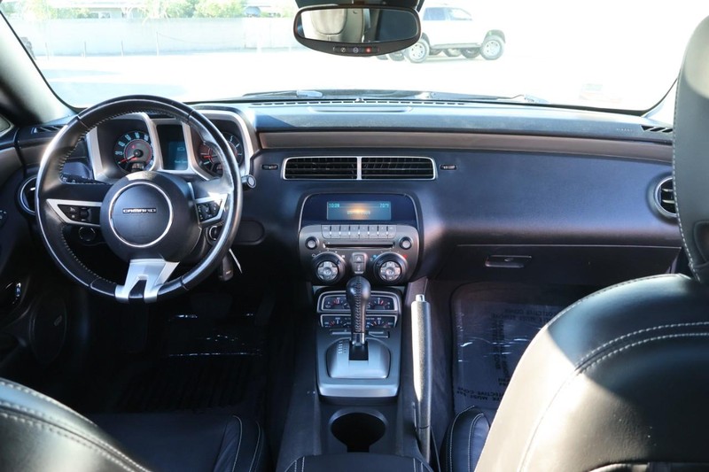 Chevrolet Camaro Vehicle Full-screen Gallery Image 24