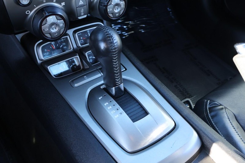 Chevrolet Camaro Vehicle Full-screen Gallery Image 32