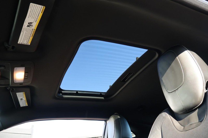 Chevrolet Camaro Vehicle Full-screen Gallery Image 34