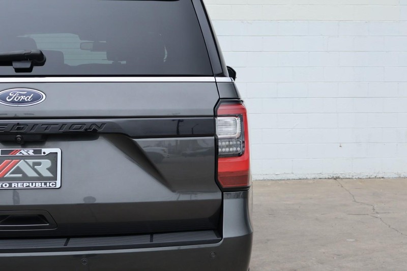 Ford Expedition Vehicle Full-screen Gallery Image 07