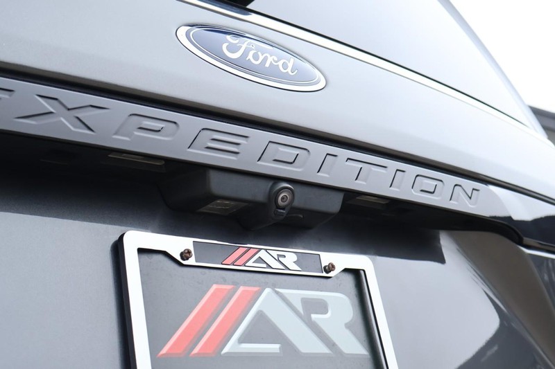 Ford Expedition Vehicle Full-screen Gallery Image 08