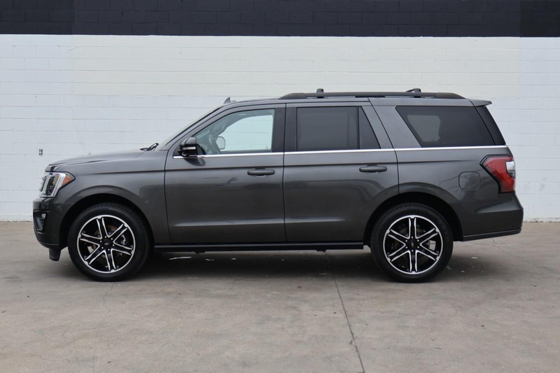 Ford Expedition Vehicle Full-screen Gallery Image 12