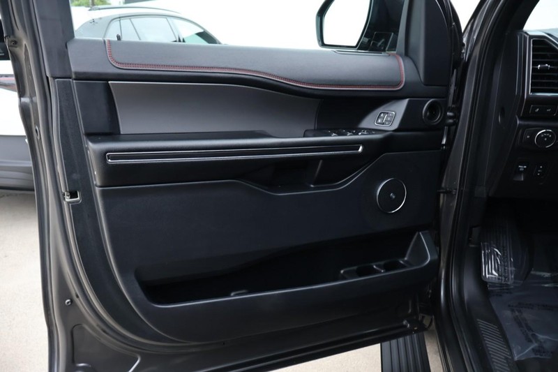 Ford Expedition Vehicle Full-screen Gallery Image 17