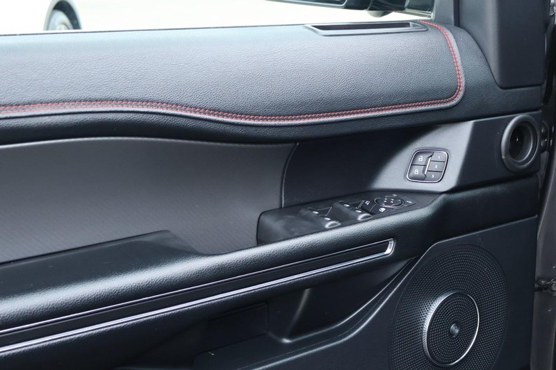 Ford Expedition Vehicle Full-screen Gallery Image 18