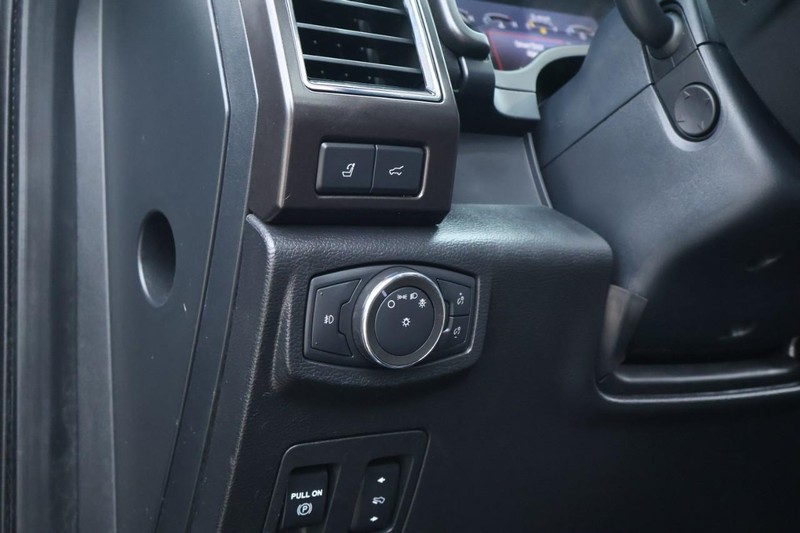 Ford Expedition Vehicle Full-screen Gallery Image 20