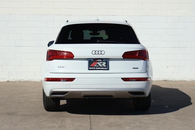 Audi Q5 Vehicle Full-screen Gallery Image 06