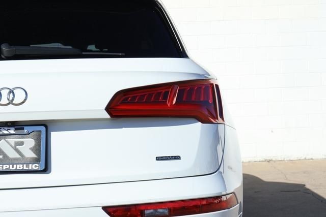 Audi Q5 Vehicle Full-screen Gallery Image 07