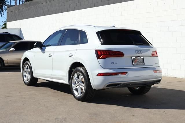 Audi Q5 Vehicle Full-screen Gallery Image 10