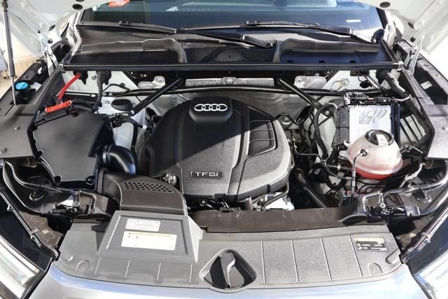 Audi Q5 Vehicle Full-screen Gallery Image 13