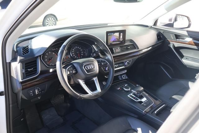 Audi Q5 Vehicle Full-screen Gallery Image 17