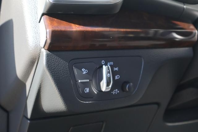 Audi Q5 Vehicle Full-screen Gallery Image 18