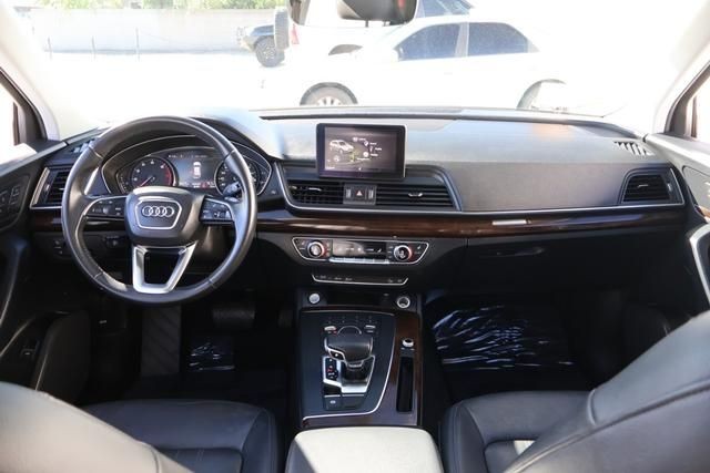 Audi Q5 Vehicle Full-screen Gallery Image 27