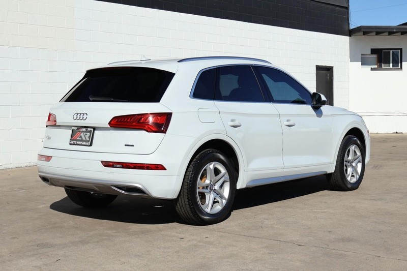 Audi Q5 Vehicle Full-screen Gallery Image 05