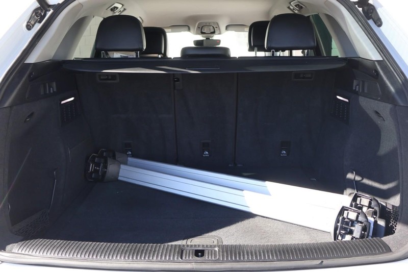 Audi Q5 Vehicle Full-screen Gallery Image 08