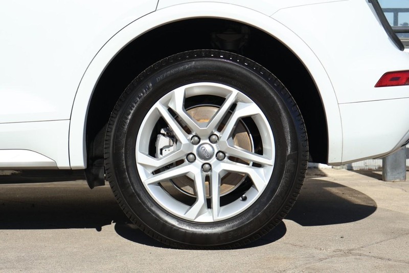 Audi Q5 Vehicle Full-screen Gallery Image 14