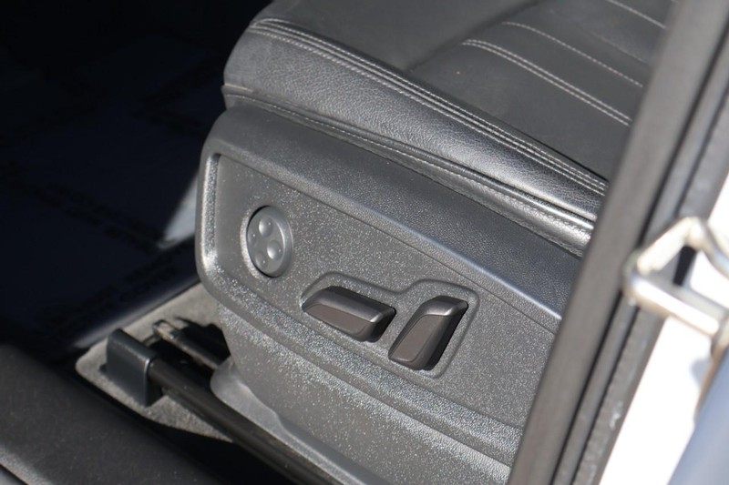 Audi Q5 Vehicle Full-screen Gallery Image 19