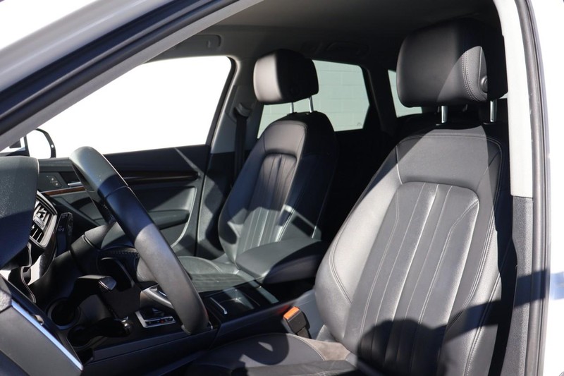 Audi Q5 Vehicle Full-screen Gallery Image 20