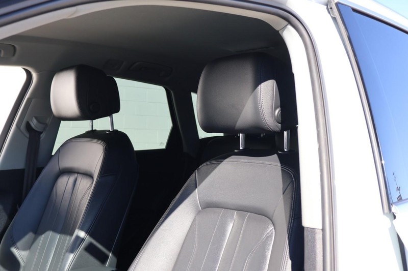 Audi Q5 Vehicle Full-screen Gallery Image 21