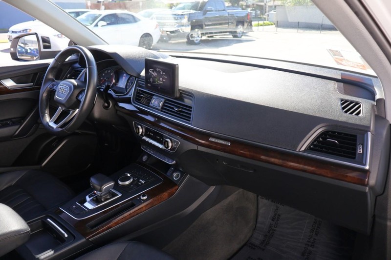 Audi Q5 Vehicle Full-screen Gallery Image 22