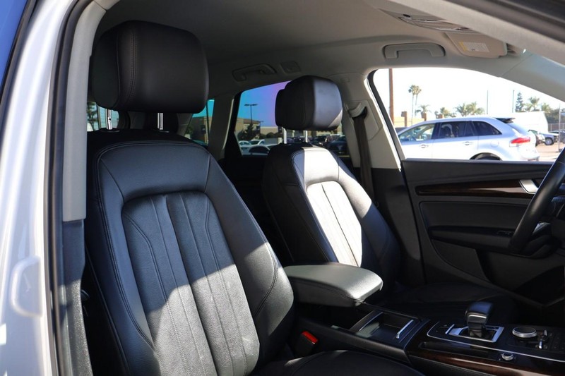 Audi Q5 Vehicle Full-screen Gallery Image 24