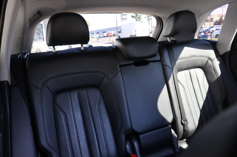 Audi Q5 Vehicle Full-screen Gallery Image 25