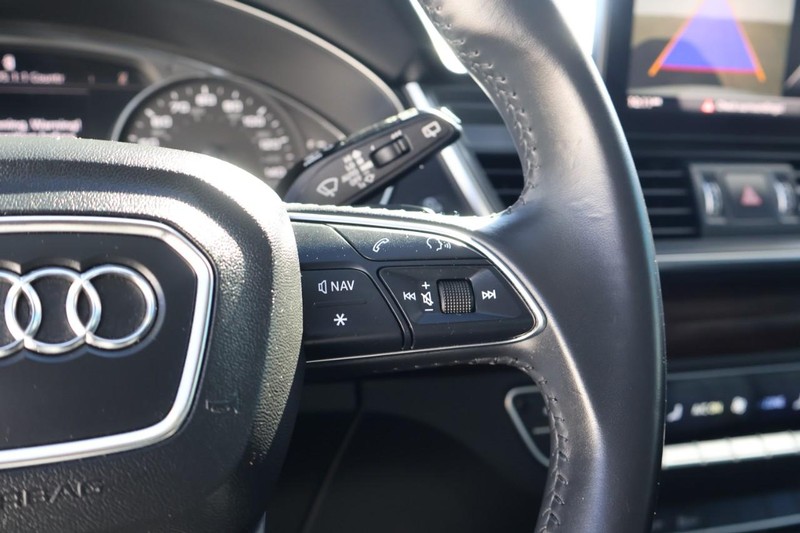 Audi Q5 Vehicle Full-screen Gallery Image 31