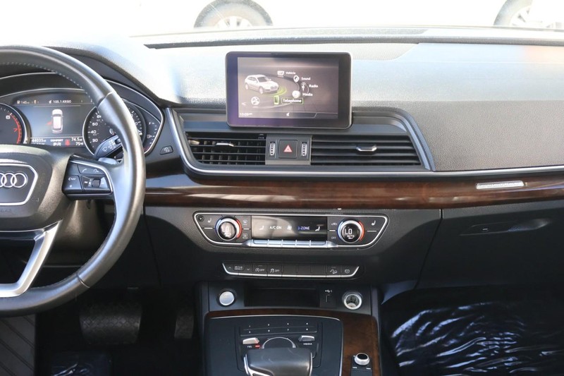 Audi Q5 Vehicle Full-screen Gallery Image 32
