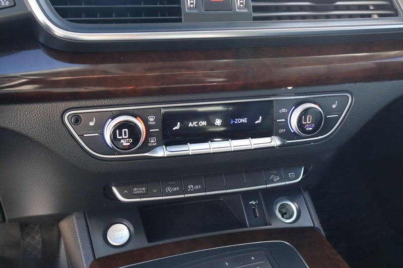 Audi Q5 Vehicle Full-screen Gallery Image 35