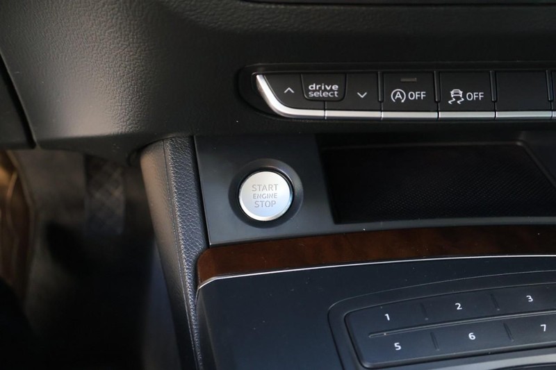 Audi Q5 Vehicle Full-screen Gallery Image 36