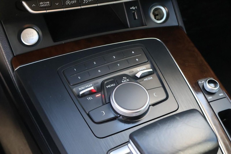 Audi Q5 Vehicle Full-screen Gallery Image 37