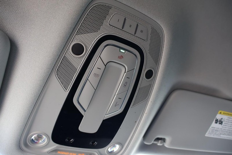 Audi Q5 Vehicle Full-screen Gallery Image 38