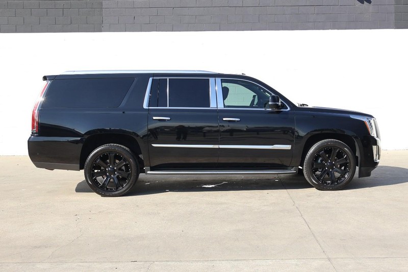 Cadillac Escalade ESV Vehicle Full-screen Gallery Image 04