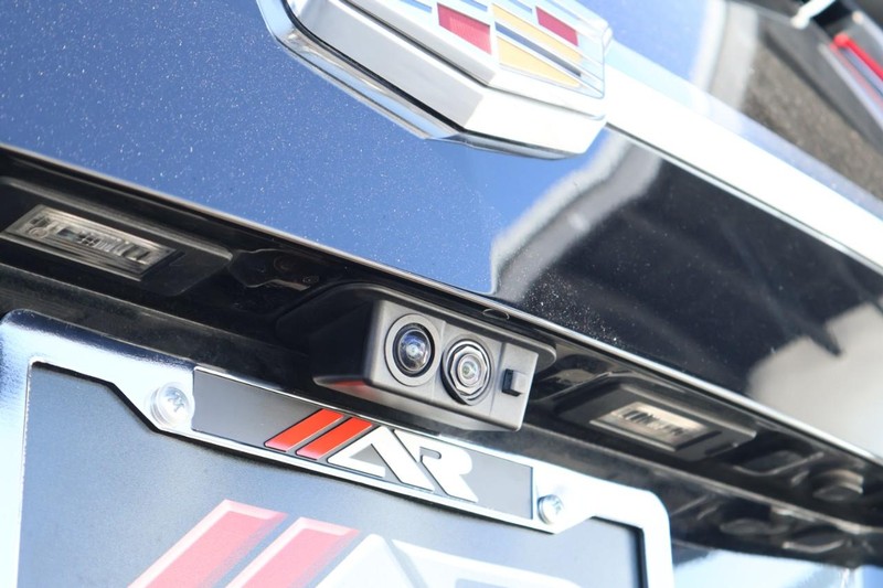 Cadillac Escalade ESV Vehicle Full-screen Gallery Image 08