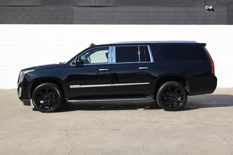 Cadillac Escalade ESV Vehicle Full-screen Gallery Image 13
