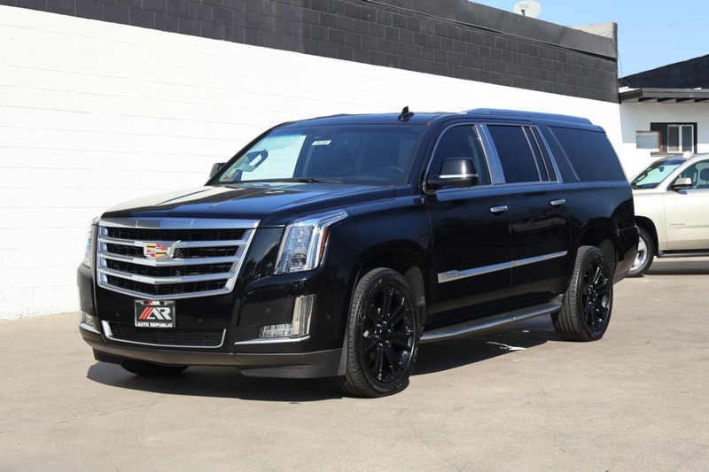 Cadillac Escalade ESV Vehicle Full-screen Gallery Image 14