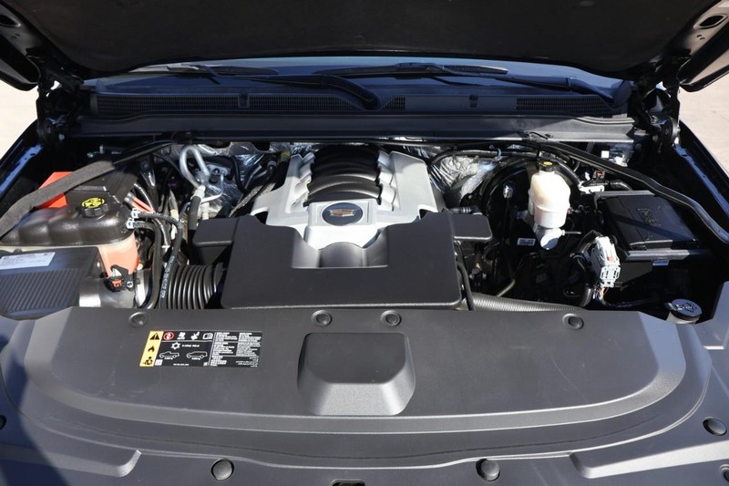 Cadillac Escalade ESV Vehicle Full-screen Gallery Image 16