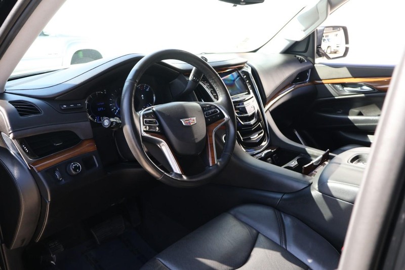Cadillac Escalade ESV Vehicle Full-screen Gallery Image 20