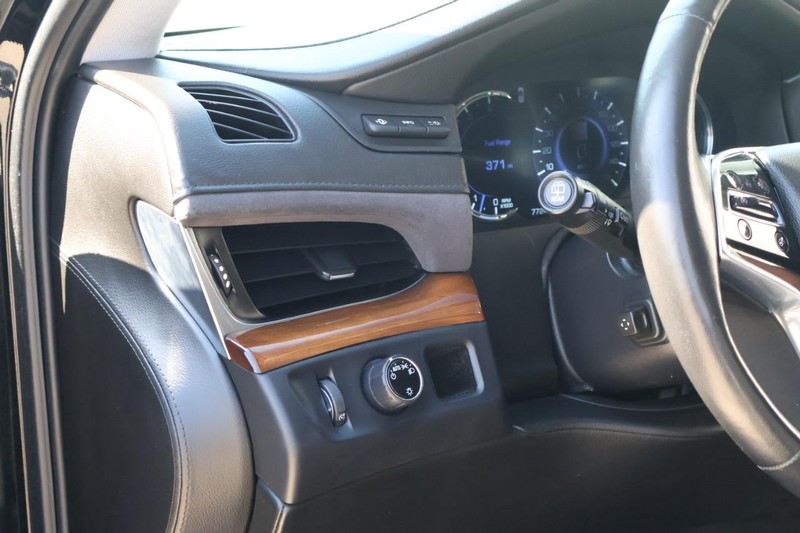 Cadillac Escalade ESV Vehicle Full-screen Gallery Image 21