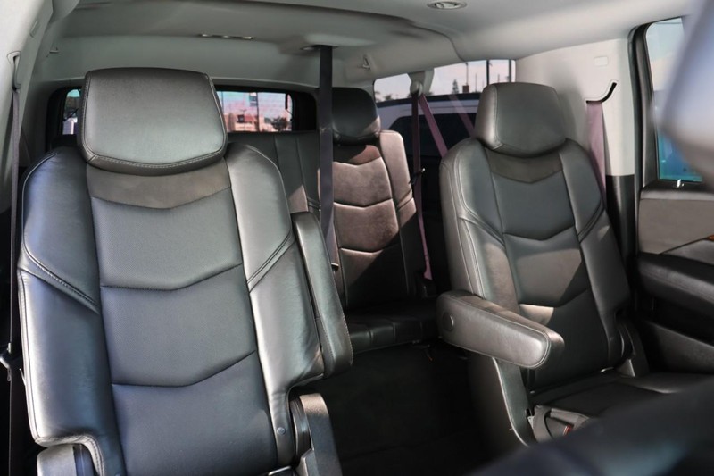 Cadillac Escalade ESV Vehicle Full-screen Gallery Image 28