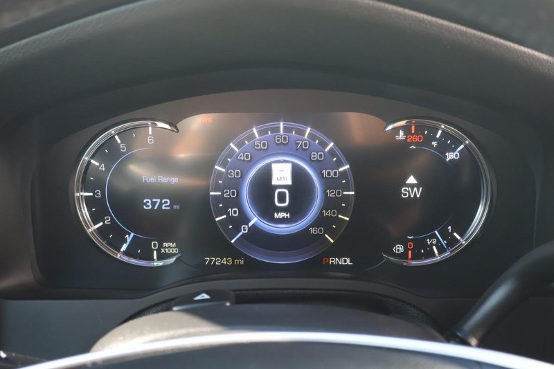 Cadillac Escalade ESV Vehicle Full-screen Gallery Image 31