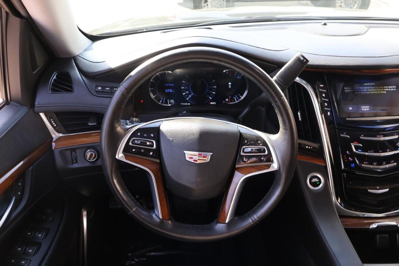 Cadillac Escalade ESV Vehicle Full-screen Gallery Image 33