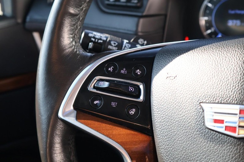 Cadillac Escalade ESV Vehicle Full-screen Gallery Image 34