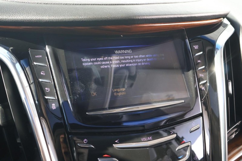 Cadillac Escalade ESV Vehicle Full-screen Gallery Image 39