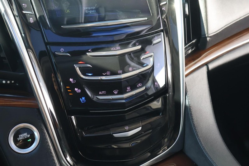 Cadillac Escalade ESV Vehicle Full-screen Gallery Image 40