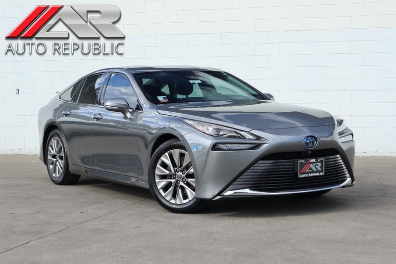 Toyota Mirai Vehicle Full-screen Gallery Image 01