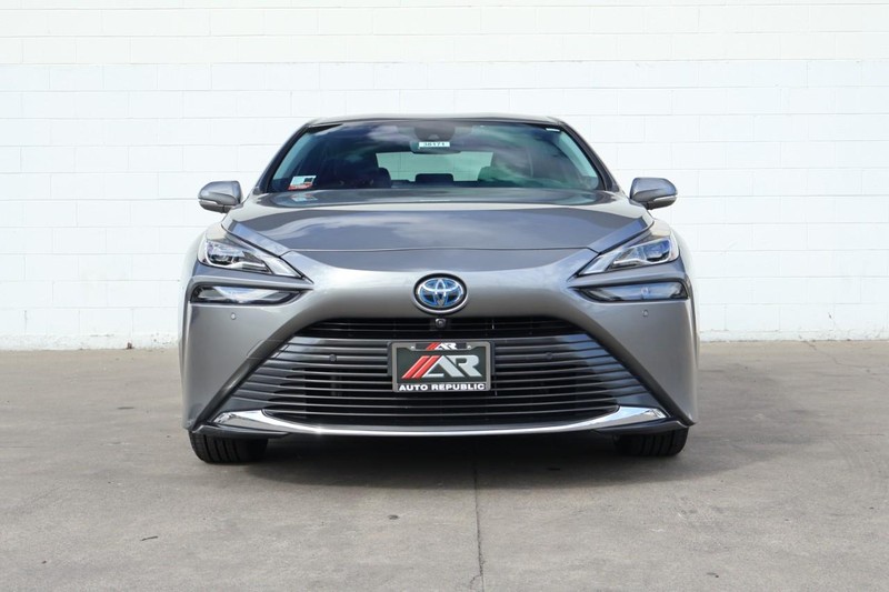 Toyota Mirai Vehicle Full-screen Gallery Image 02