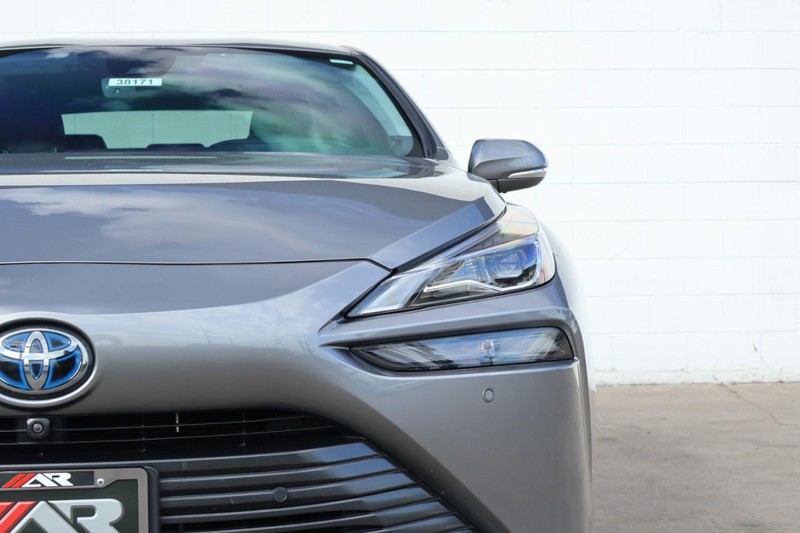 Toyota Mirai Vehicle Full-screen Gallery Image 03