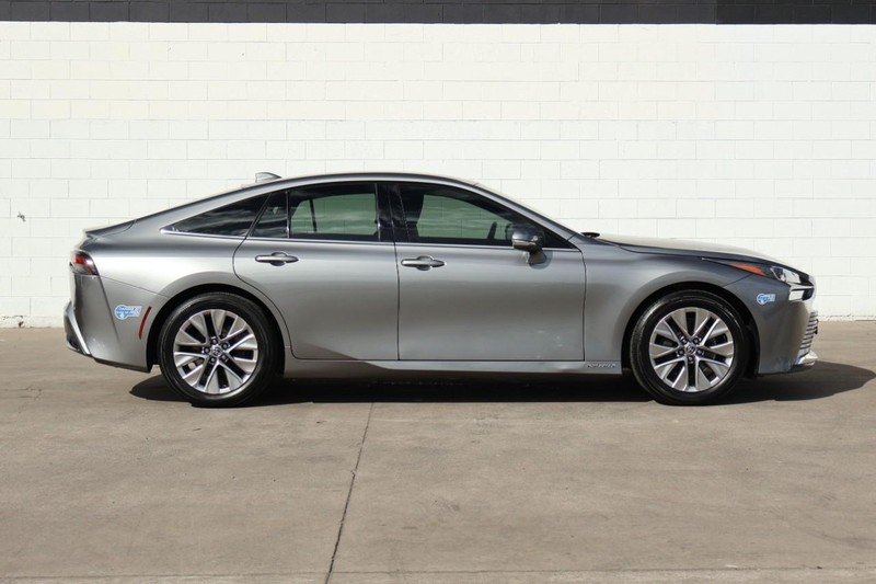 Toyota Mirai Vehicle Full-screen Gallery Image 04